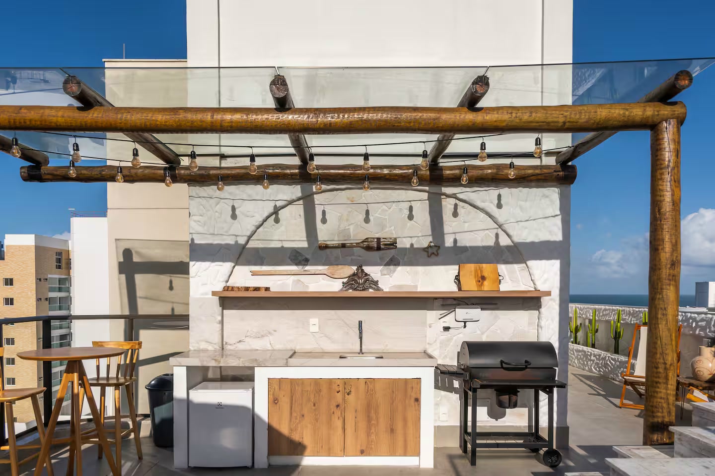 Terraço com área gourmet e churrasqueira